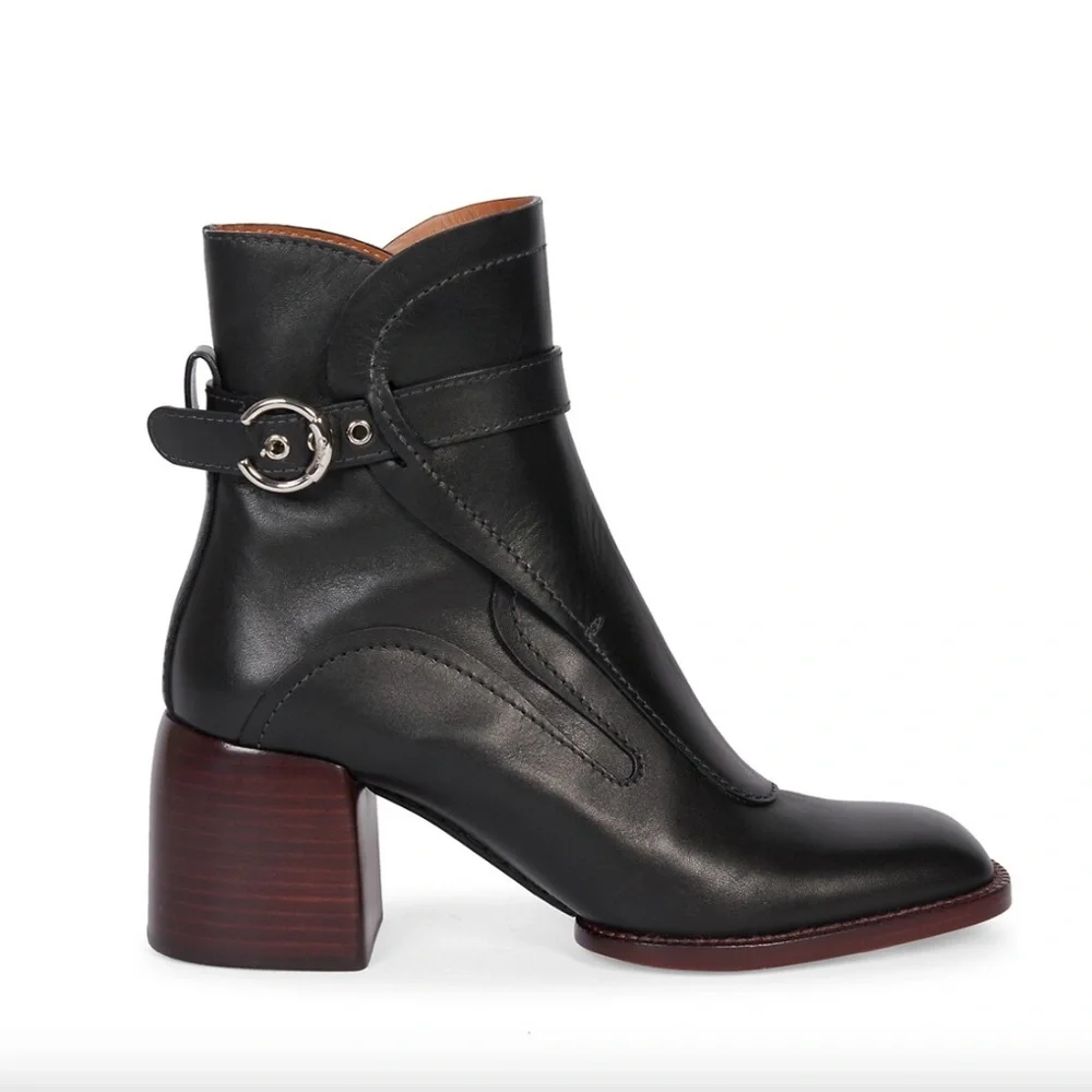 NIB $970 Chloé Gaile Belted Leather Ankle Boots in size 39!